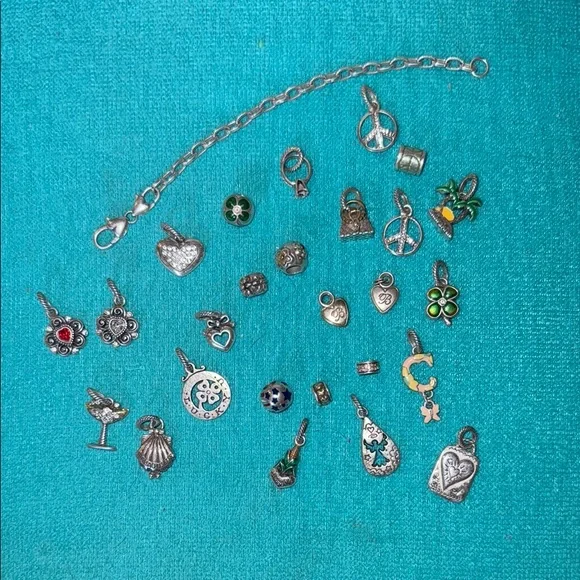 Vintage Brighton Charm bracelet with tin. 26 charms. 7.5 inches. - Picture 8 of 16